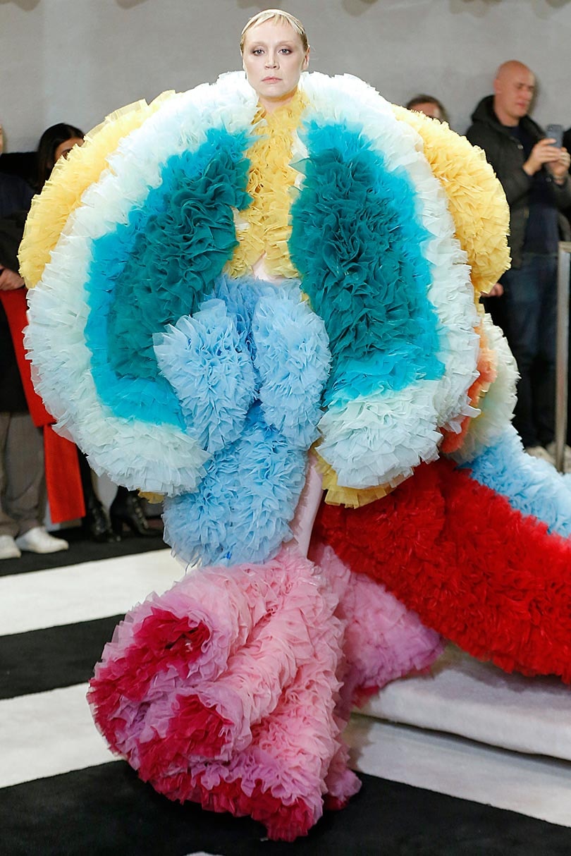 Em imagens: Tomo Koizumi, o novato que roubou todas as atenções na New York Fashion Week Em imagens: Tomo Koizumi, o novato que roubou todas as atenções na New York Fashion Week